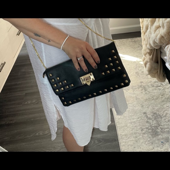 Black and gold clutch/bag with Chain Strap - Picture 7 of 7